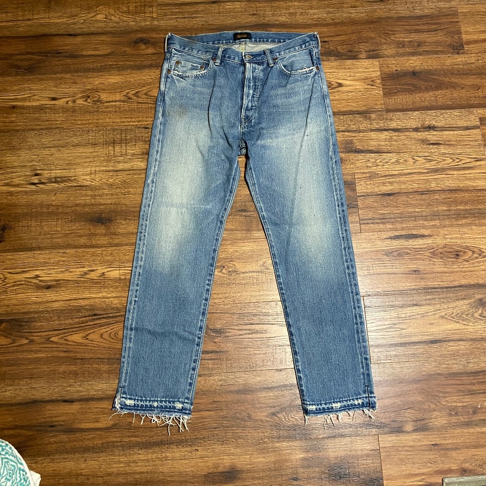 CHIMALA DISTRESSED JEANS SIZE 28